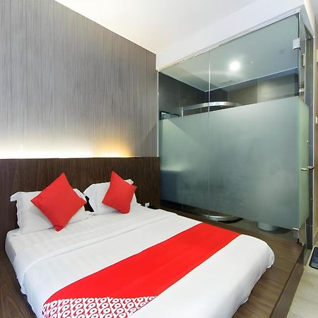 Super Oyo 340 Comfort Hotel Kampong Batu Belah Exterior photo