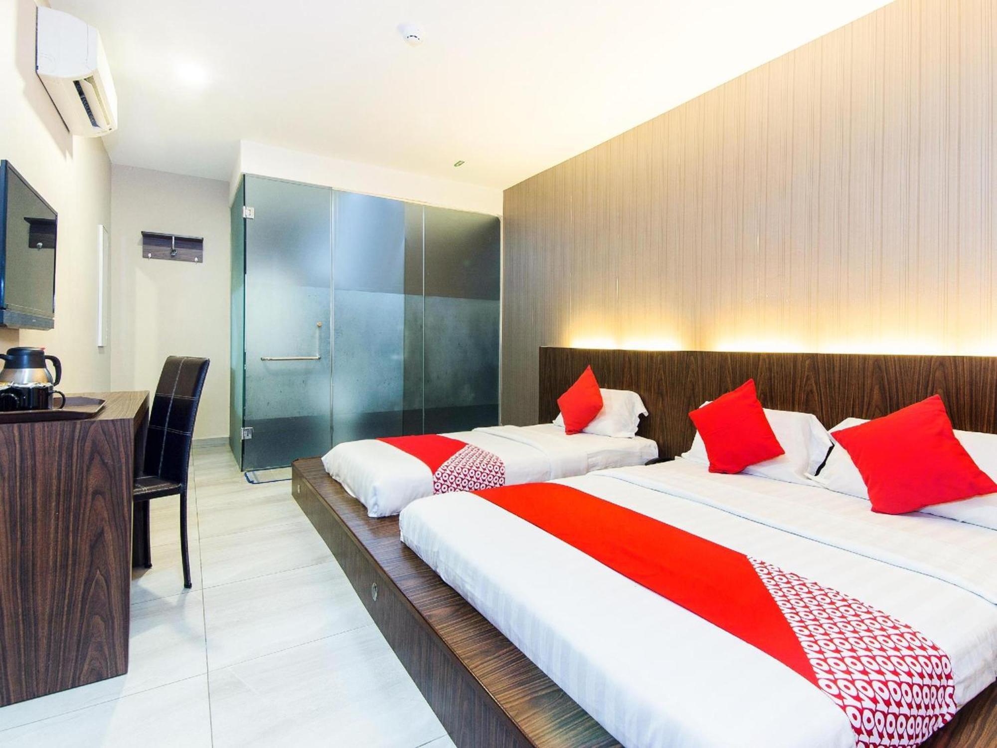 Super Oyo 340 Comfort Hotel Kampong Batu Belah Exterior photo
