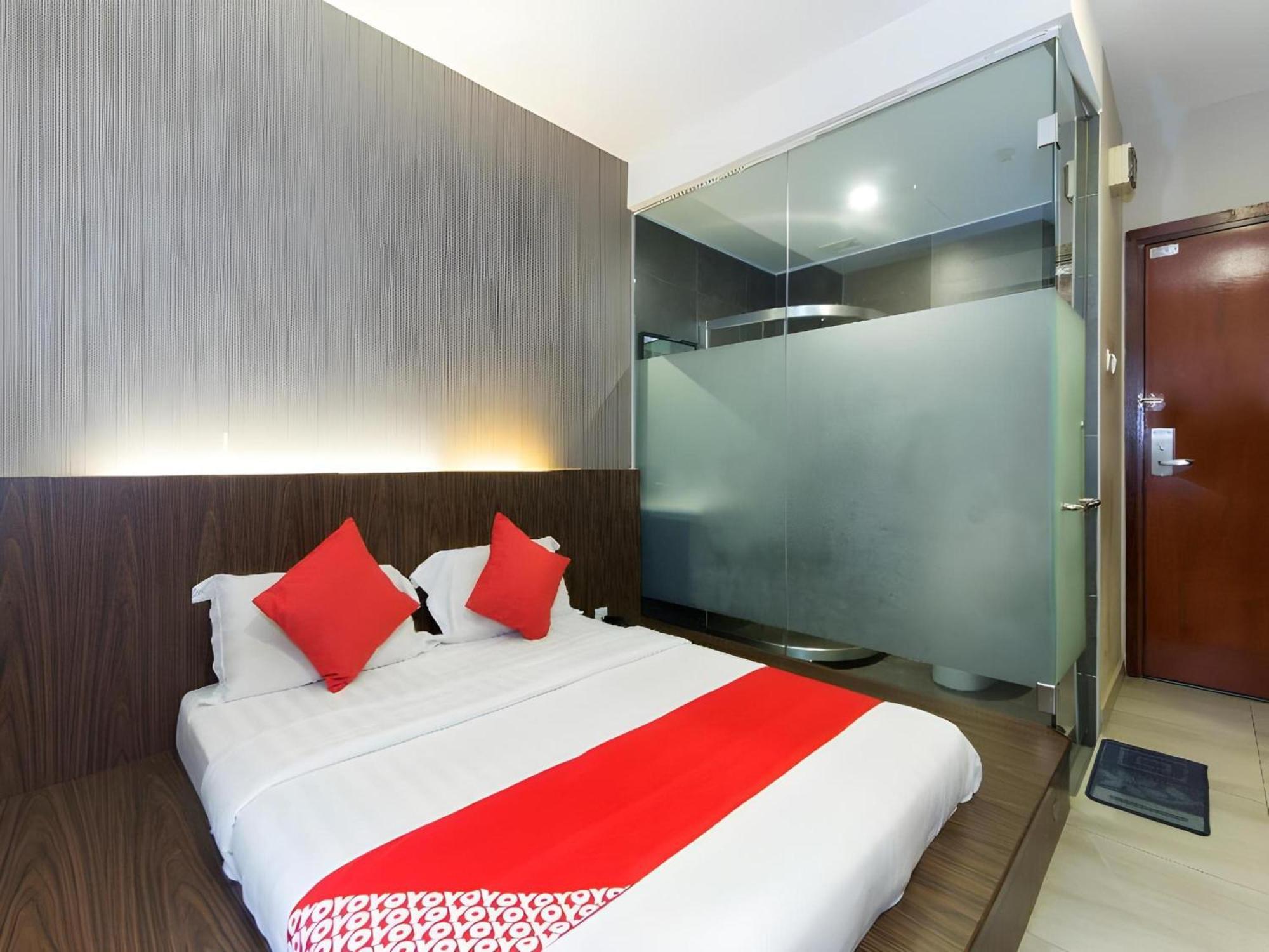 Super Oyo 340 Comfort Hotel Kampong Batu Belah Exterior photo