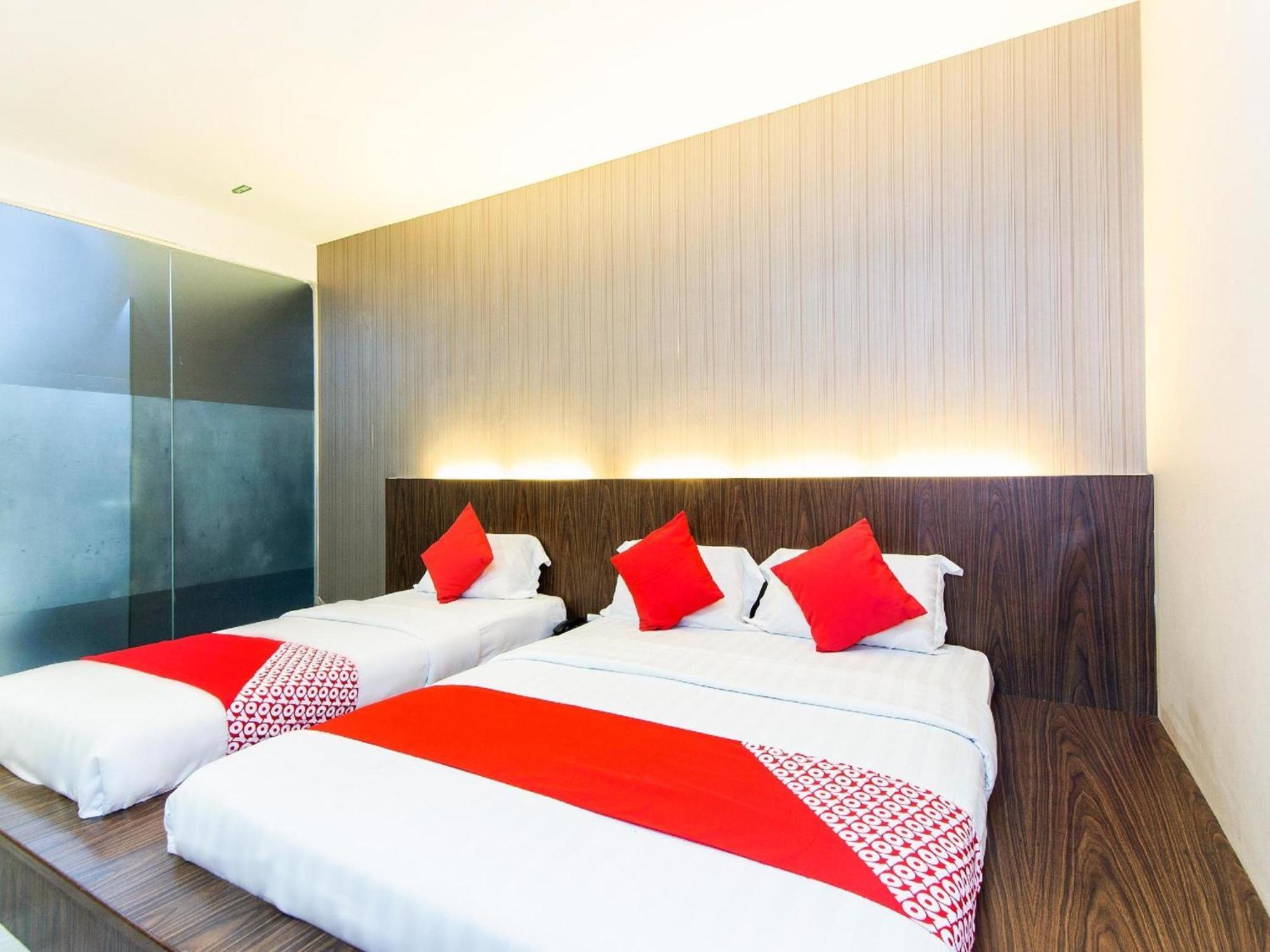 Super Oyo 340 Comfort Hotel Kampong Batu Belah Exterior photo