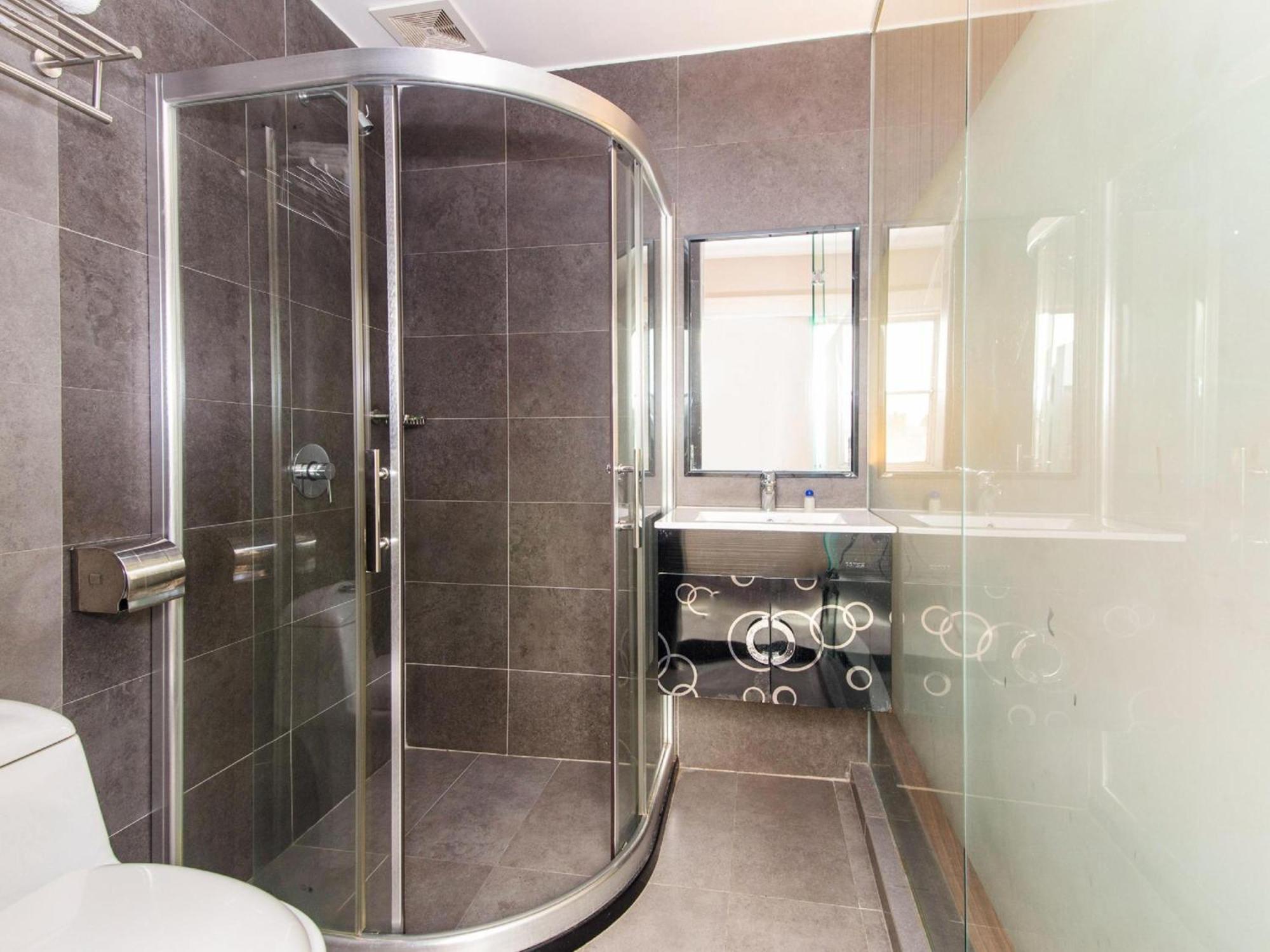 Super Oyo 340 Comfort Hotel Kampong Batu Belah Exterior photo