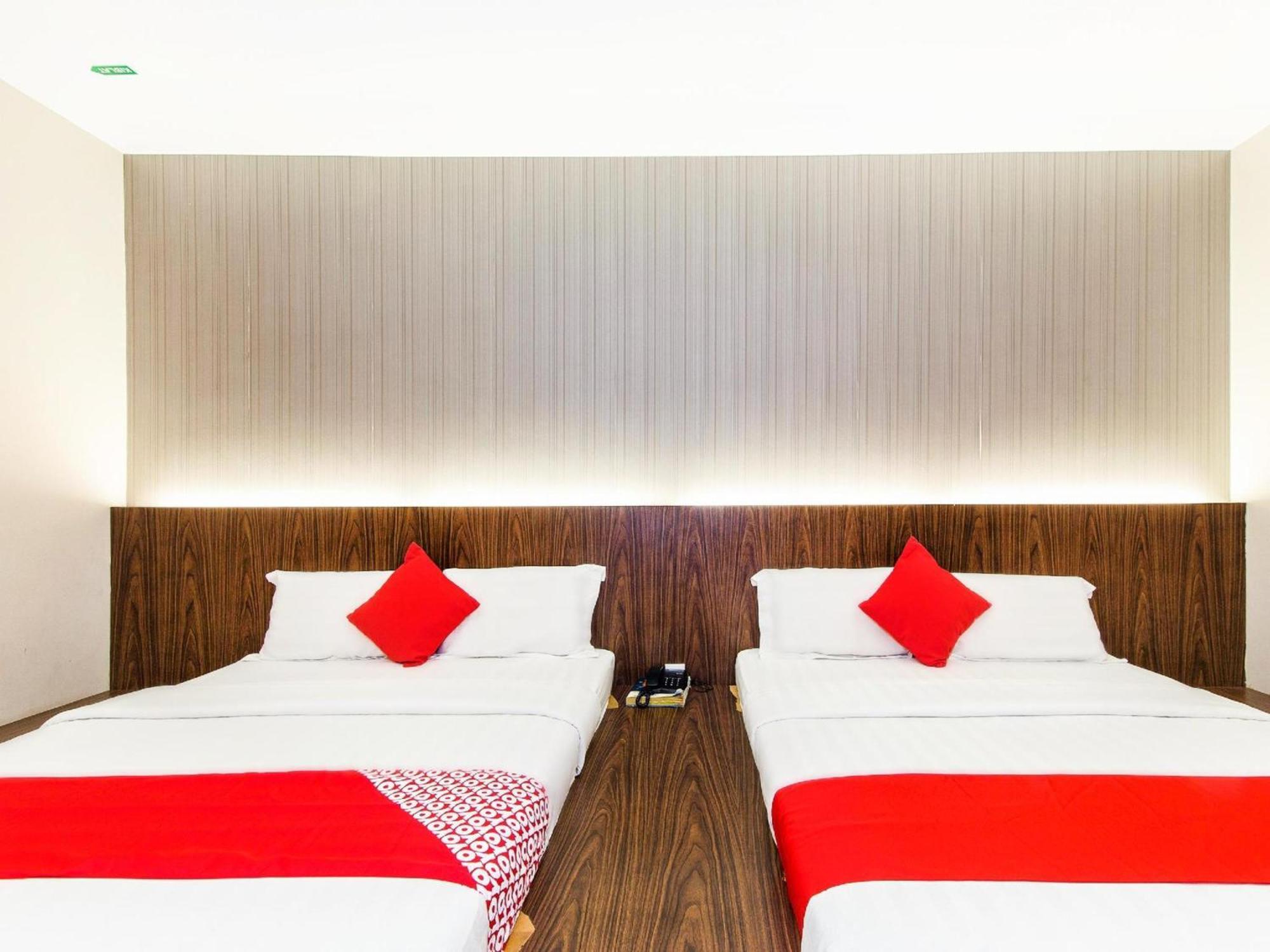 Super Oyo 340 Comfort Hotel Kampong Batu Belah Exterior photo