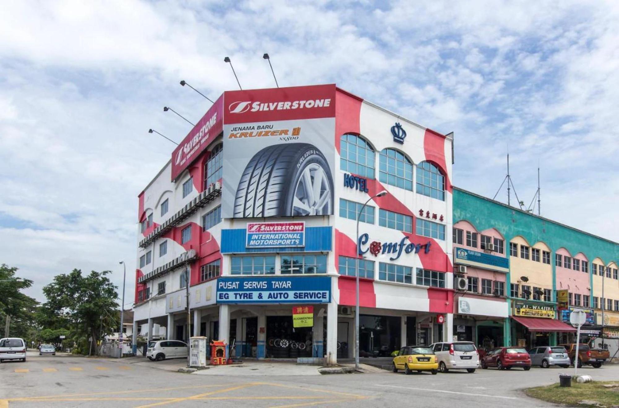 Super Oyo 340 Comfort Hotel Kampong Batu Belah Exterior photo