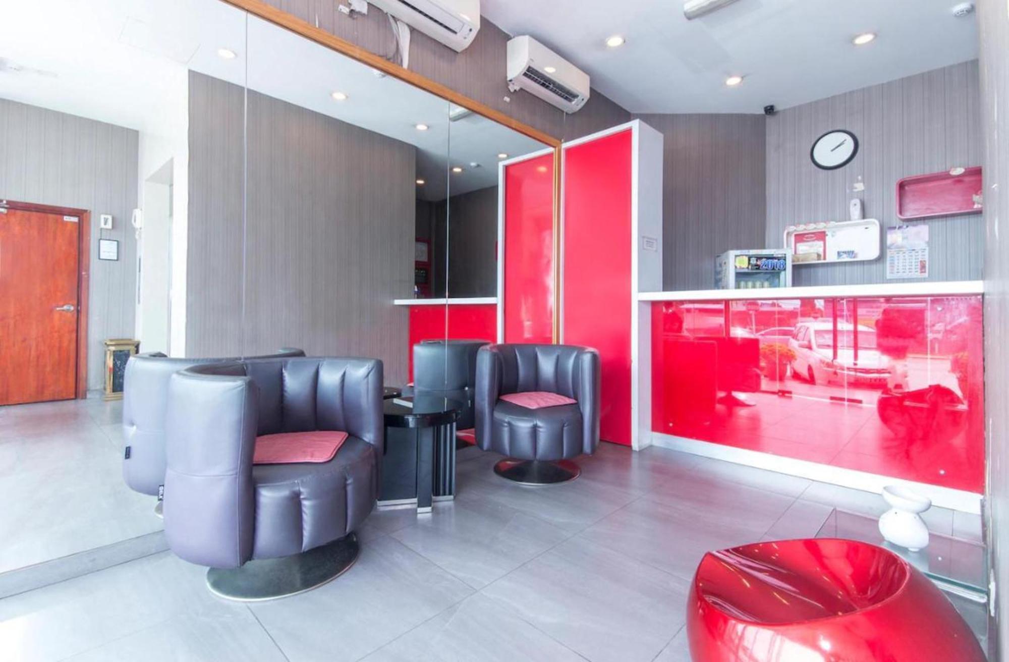 Super Oyo 340 Comfort Hotel Kampong Batu Belah Exterior photo