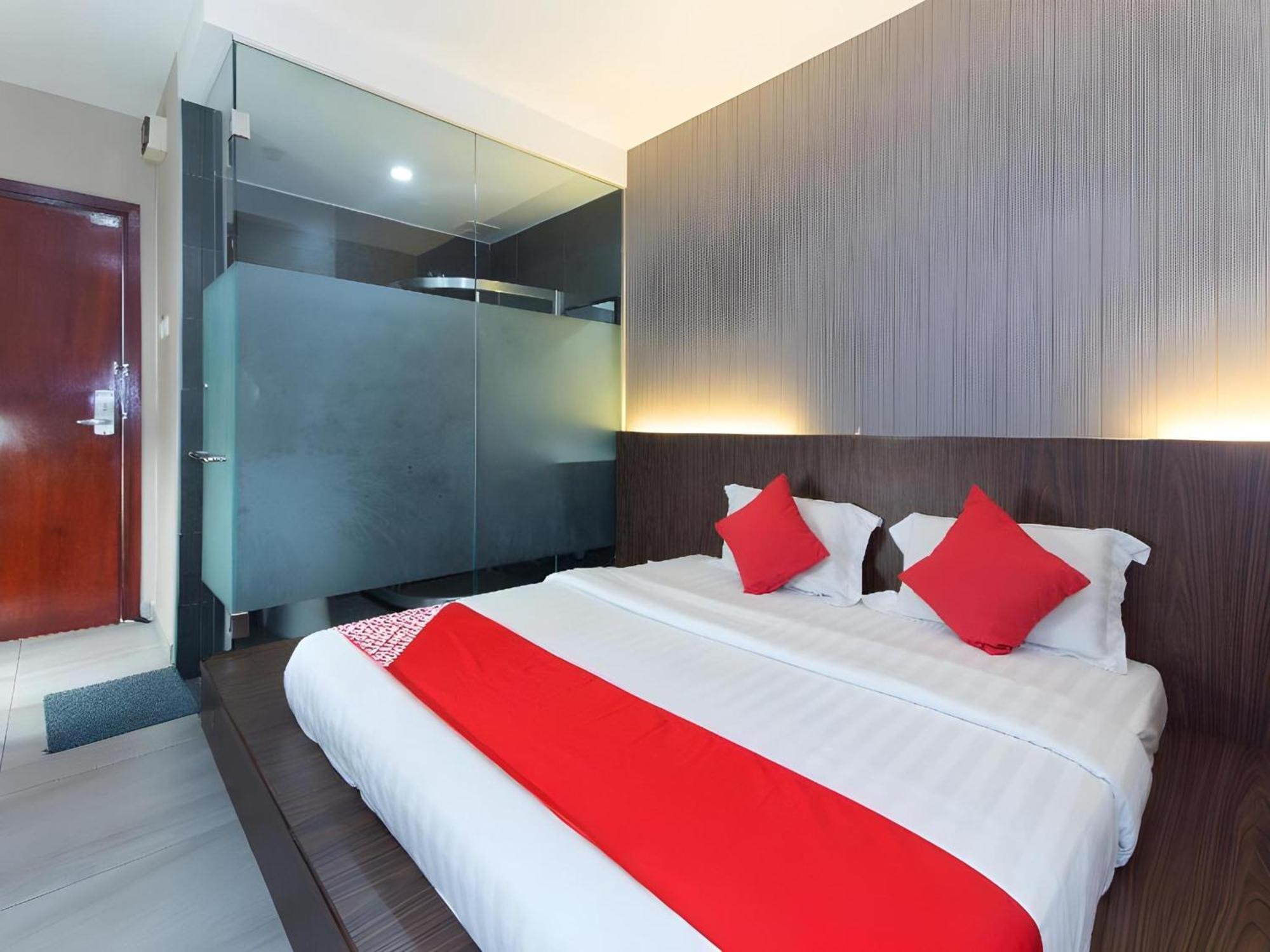 Super Oyo 340 Comfort Hotel Kampong Batu Belah Exterior photo
