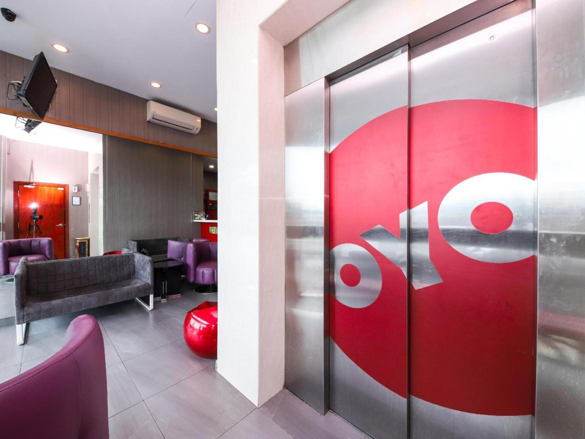 Super Oyo 340 Comfort Hotel Kampong Batu Belah Exterior photo