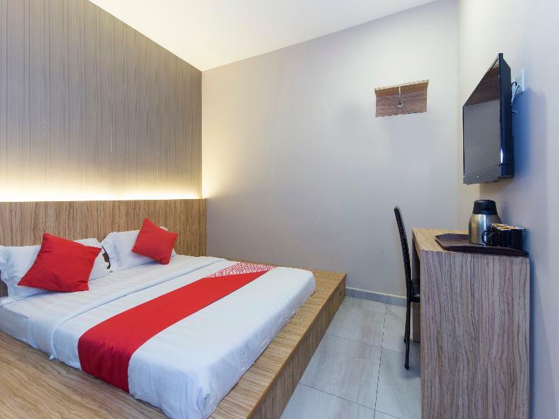 Super Oyo 340 Comfort Hotel Kampong Batu Belah Exterior photo