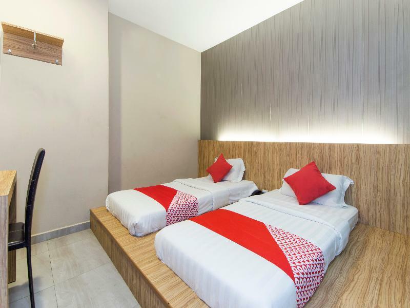 Super Oyo 340 Comfort Hotel Kampong Batu Belah Exterior photo